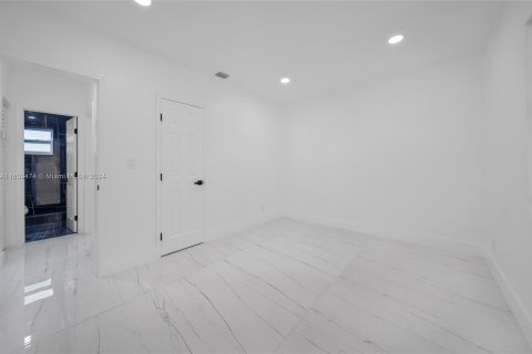 Immobilier commercial à vendre à Miami, Floride: 128.02 m2 № 1385570 - photo 14