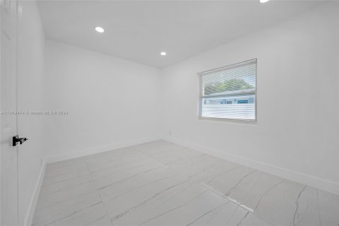 Immobilier commercial à vendre à Miami, Floride: 128.02 m2 № 1385570 - photo 12