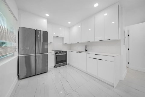 Immobilier commercial à vendre à Miami, Floride: 128.02 m2 № 1385570 - photo 8