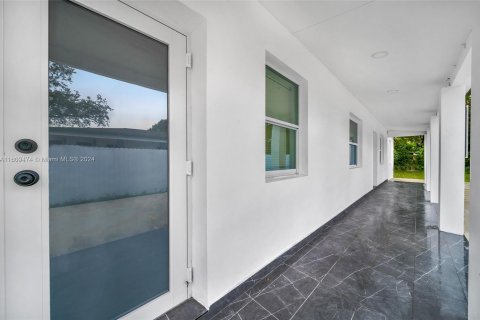 Immobilier commercial à vendre à Miami, Floride: 128.02 m2 № 1385570 - photo 5