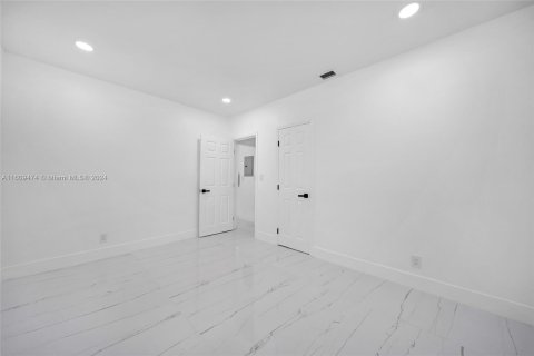 Immobilier commercial à vendre à Miami, Floride: 128.02 m2 № 1385570 - photo 15