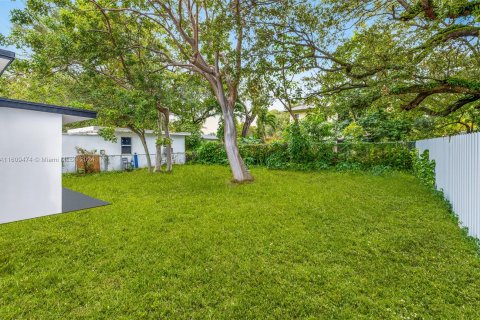 Immobilier commercial à vendre à Miami, Floride: 128.02 m2 № 1385570 - photo 4