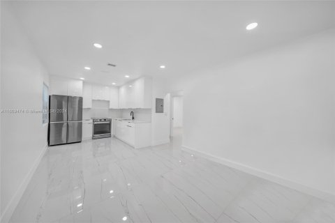 Immobilier commercial à vendre à Miami, Floride: 128.02 m2 № 1385570 - photo 7