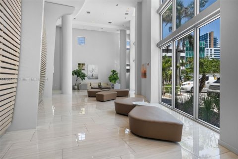 Condo in Miami Beach, Florida, 2 bedrooms  № 1385569 - photo 27