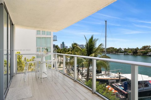 Condo in Miami Beach, Florida, 2 bedrooms  № 1385569 - photo 2