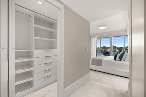 Condo in Miami Beach, Florida, 2 bedrooms  № 1385569 - photo 22