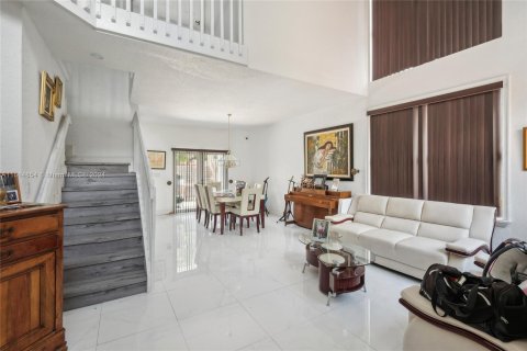 Villa ou maison à vendre à Miami, Floride: 5 chambres № 1385571 - photo 4