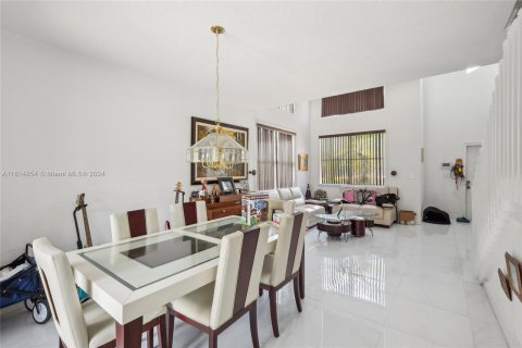 Casa en venta en Miami, Florida, 5 dormitorios № 1385571 - foto 5