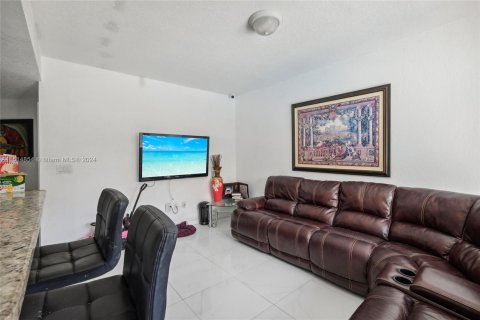 Casa en venta en Miami, Florida, 5 dormitorios № 1385571 - foto 14