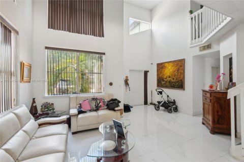 House in Miami, Florida 5 bedrooms № 1385571 - photo 3