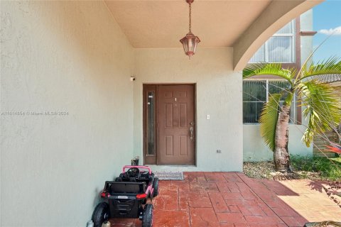 Casa en venta en Miami, Florida, 5 dormitorios № 1385571 - foto 2