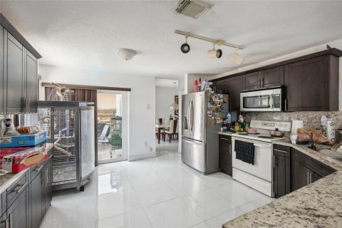 Casa en venta en Miami, Florida, 5 dormitorios № 1385571 - foto 7