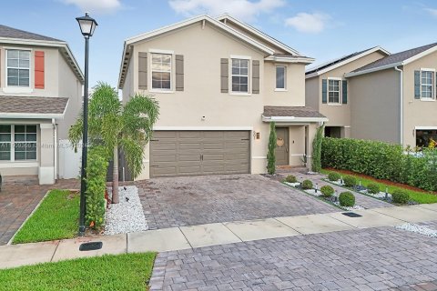 House in Florida City, Florida 5 bedrooms, 239.69 sq.m. № 1239227 - photo 2