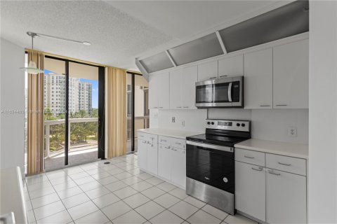 Condo in Aventura, Florida, 3 bedrooms in LANDMARK  № 1270952 - photo 15