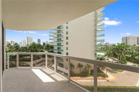 Condo in Aventura, Florida, 3 bedrooms in LANDMARK  № 1270952 - photo 4