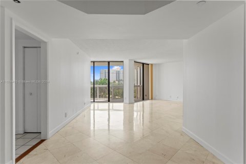 Copropriété à vendre à Aventura, Floride: 3 chambres, 181.16 m2 № 1270952 - photo 13