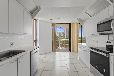 Condo in Aventura, Florida, 3 bedrooms in LANDMARK  № 1270952 - photo 16