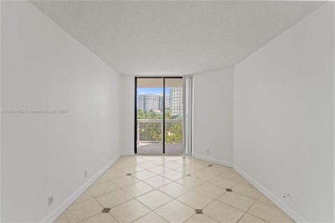 Copropriété à vendre à Aventura, Floride: 3 chambres, 181.16 m2 № 1270952 - photo 24