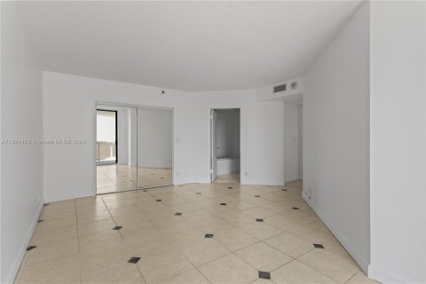 Condo in Aventura, Florida, 3 bedrooms in LANDMARK  № 1270952 - photo 25