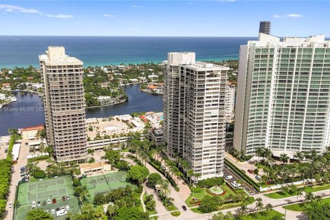 Condo in Aventura, Florida, 3 bedrooms in LANDMARK  № 1270952 - photo 1