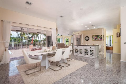 Villa ou maison à vendre à Tamarac, Floride: 4 chambres, 228.35 m2 № 1331822 - photo 6