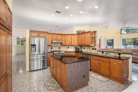 Villa ou maison à vendre à Tamarac, Floride: 4 chambres, 228.35 m2 № 1331822 - photo 4