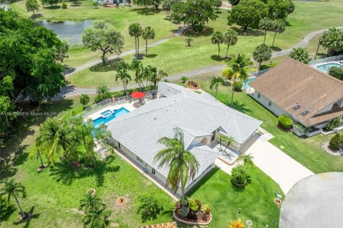 Villa ou maison à vendre à Tamarac, Floride: 4 chambres, 228.35 m2 № 1331822 - photo 25