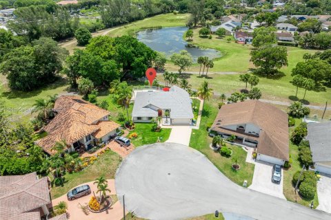 Villa ou maison à vendre à Tamarac, Floride: 4 chambres, 228.35 m2 № 1331822 - photo 24