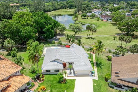 Villa ou maison à vendre à Tamarac, Floride: 4 chambres, 228.35 m2 № 1331822 - photo 2