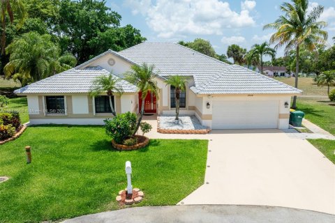 Villa ou maison à vendre à Tamarac, Floride: 4 chambres, 228.35 m2 № 1331822 - photo 1