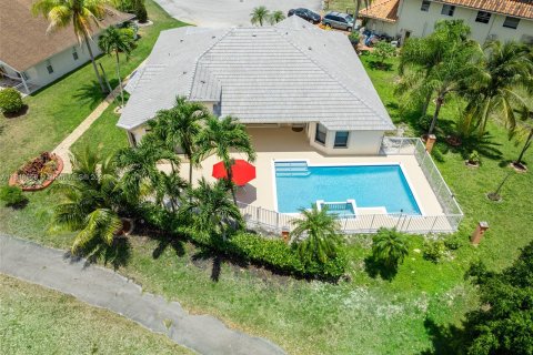 Villa ou maison à vendre à Tamarac, Floride: 4 chambres, 228.35 m2 № 1331822 - photo 29