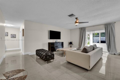 Casa en venta en Tamarac, Florida, 3 dormitorios, 158.4 m2 № 1409433 - foto 3