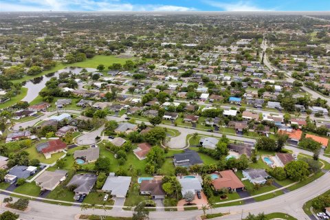 Villa ou maison à vendre à Tamarac, Floride: 3 chambres, 158.4 m2 № 1409433 - photo 29