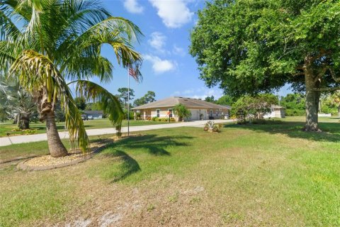 House in Sebring, Florida 4 bedrooms, 254.55 sq.m. № 1214535 - photo 5