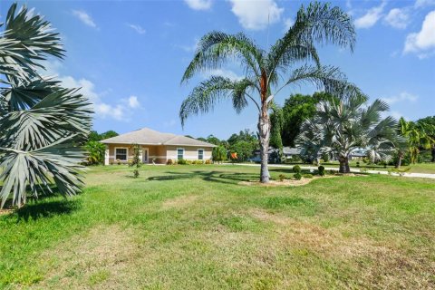 House in Sebring, Florida 4 bedrooms, 254.55 sq.m. № 1214535 - photo 4