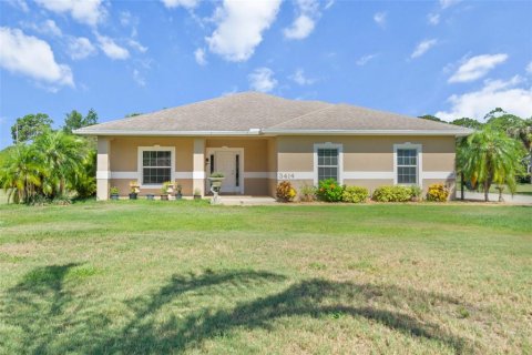 House in Sebring, Florida 4 bedrooms, 254.55 sq.m. № 1214535 - photo 1