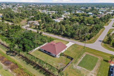 House in Port Charlotte, Florida 4 bedrooms, 200.02 sq.m. № 1422984 - photo 5