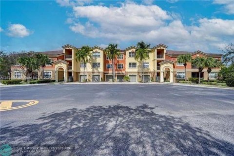 Condominio en venta en Miramar, Florida, 2 dormitorios, 103.86 m2 № 1292060 - foto 1