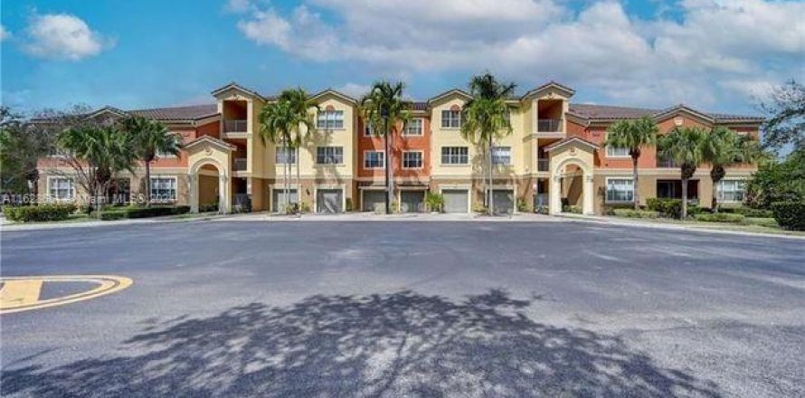 Condominio en Miramar, Florida, 2 dormitorios  № 1292060