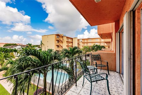 Condominio en venta en Hialeah, Florida, 1 dormitorio, 76.18 m2 № 1413798 - foto 16