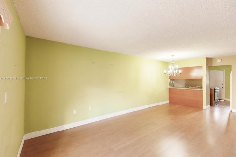 Condominio en venta en Hialeah, Florida, 1 dormitorio, 76.18 m2 № 1413798 - foto 7