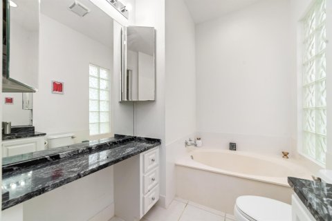 Casa en venta en West Palm Beach, Florida, 4 dormitorios, 185.9 m2 № 1079567 - foto 23
