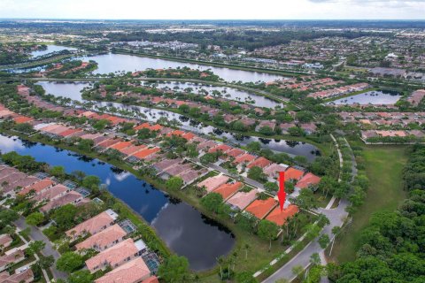 Casa en venta en West Palm Beach, Florida, 4 dormitorios, 185.9 m2 № 1079567 - foto 2