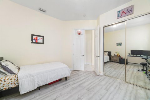 Casa en venta en West Palm Beach, Florida, 4 dormitorios, 185.9 m2 № 1079567 - foto 20