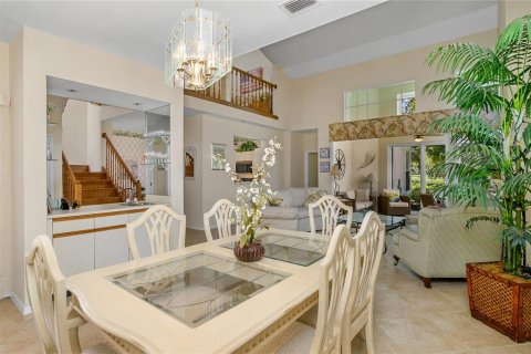 House in Naples, Florida 3 bedrooms, 194.72 sq.m. № 1296320 - photo 9