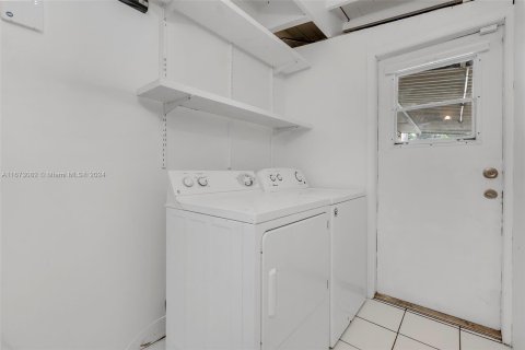 Casa en venta en North Miami, Florida, 5 dormitorios, 306.95 m2 № 1396020 - foto 25