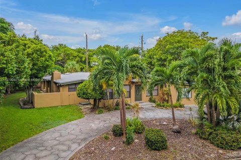 Casa en venta en North Miami, Florida, 5 dormitorios, 306.95 m2 № 1396020 - foto 5