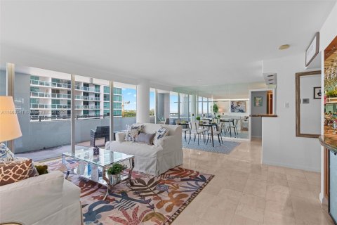 Copropriété à vendre à Miami, Floride: 2 chambres, 121.14 m2 № 1395969 - photo 3