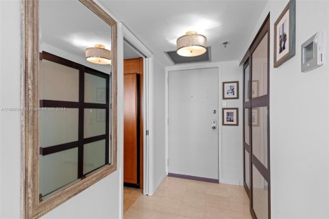 Copropriété à vendre à Miami, Floride: 2 chambres, 121.14 m2 № 1395969 - photo 1