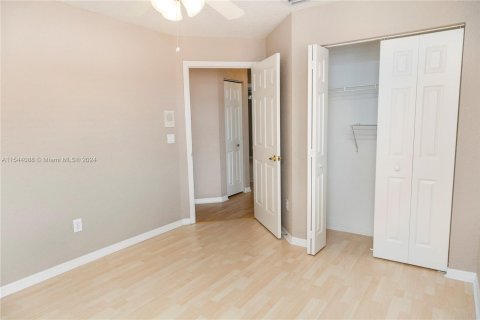 Casa en venta en Pembroke Pines, Florida, 4 dormitorios, 233.46 m2 № 1047469 - foto 20